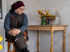 teodora irimia de la microferma de flori gradina cu tihna din dobrovat
