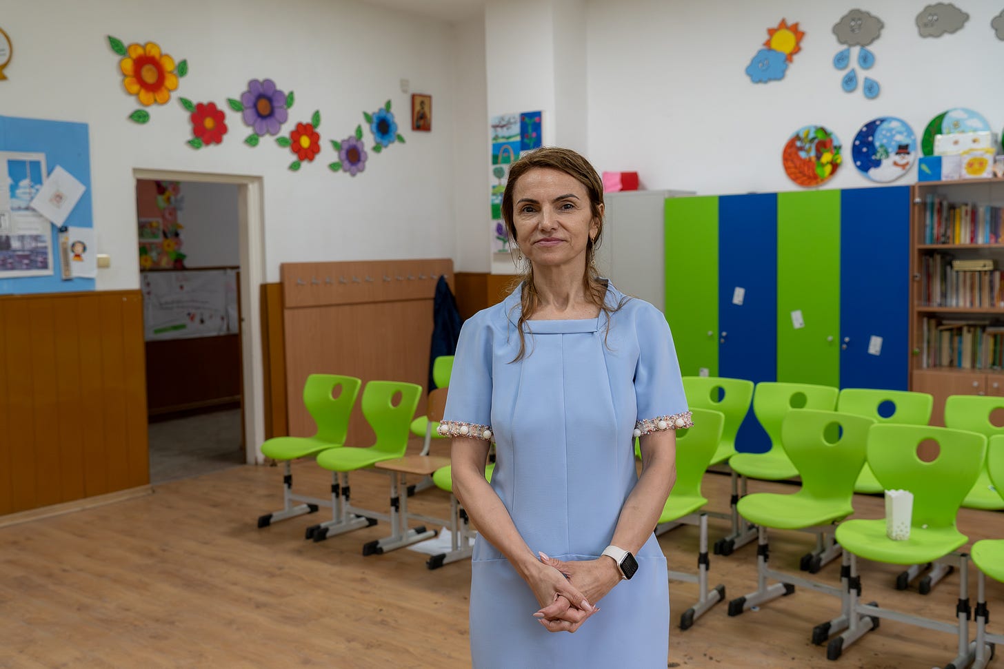 Grădinărit în curtea școlii, într un sat gălățean (imaginea 2)