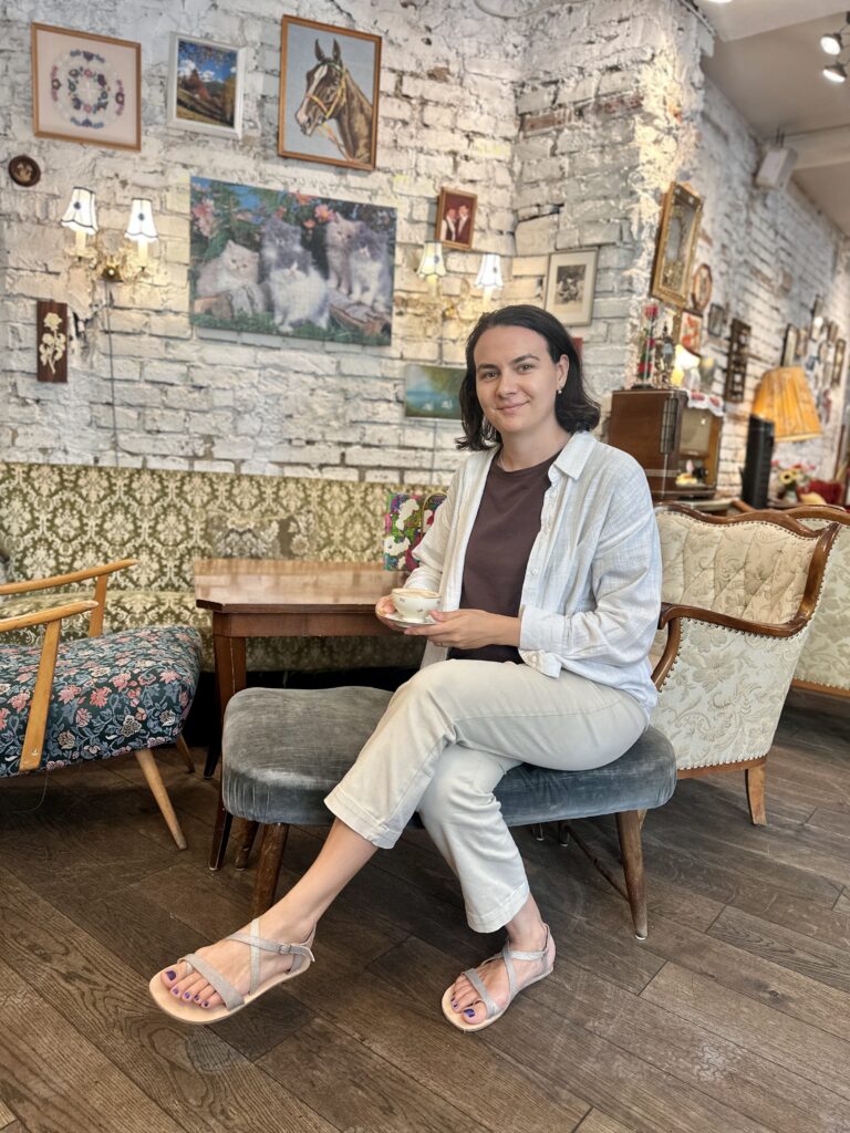 adult femeie cu pantofi barefoot sandale selene de la brandul langs potrivit pentru mers natural aproape descult