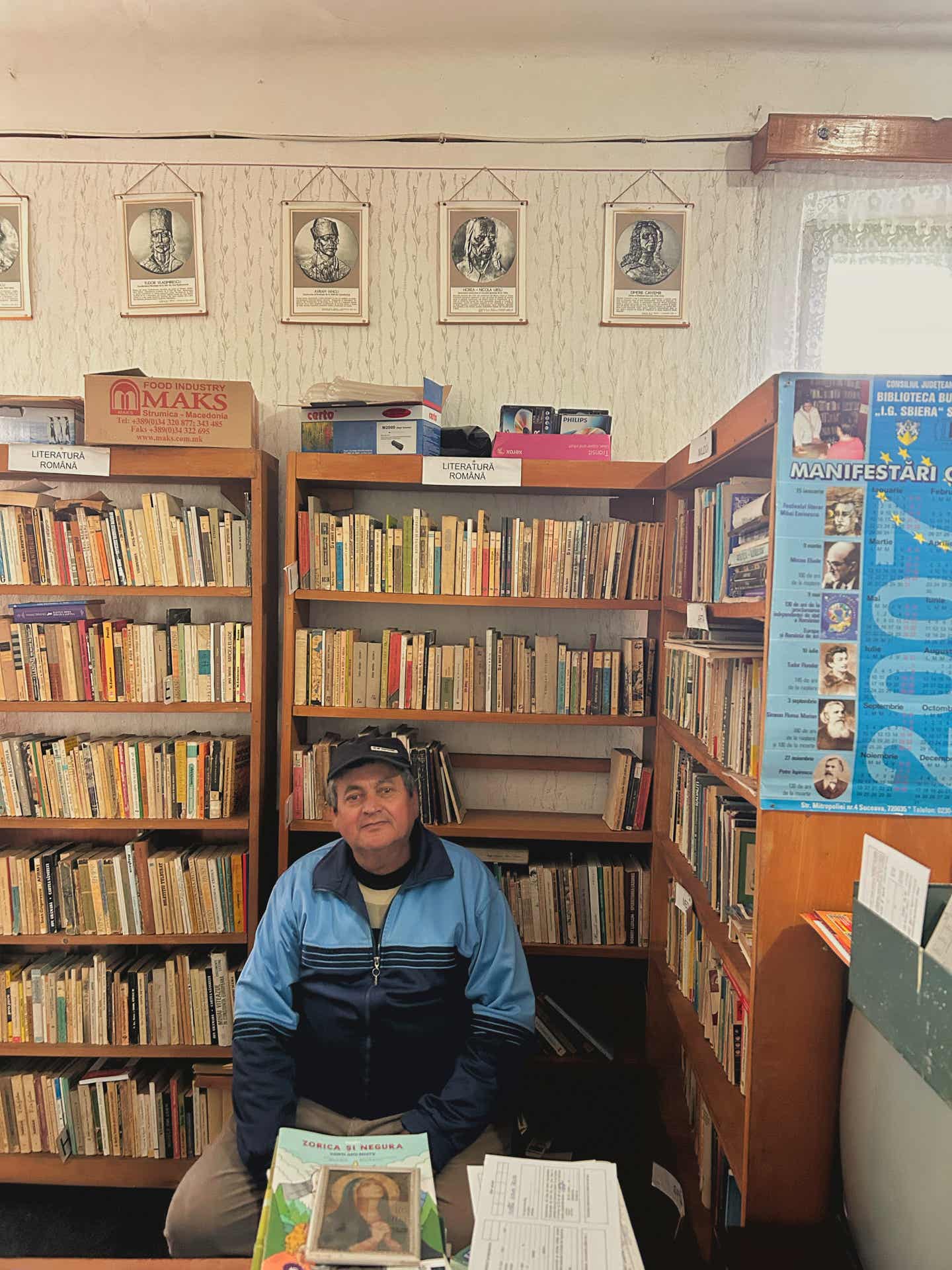 Dumitru Vizeteu, localnic al satului Bunești, are 64 de ani și locuiește în spatele bibliotecii.